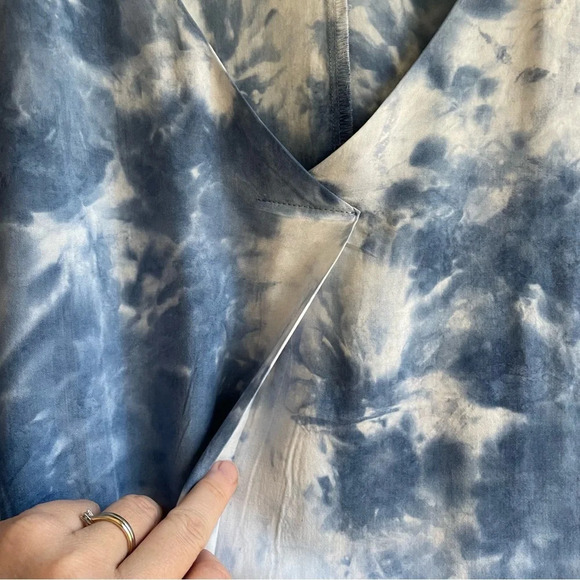 90%OFF❣️Marc New York Andrew Marc Blue Tie Dye V-Neck Short Sleeve Tunic Top, 1X - Picture 6 of 10